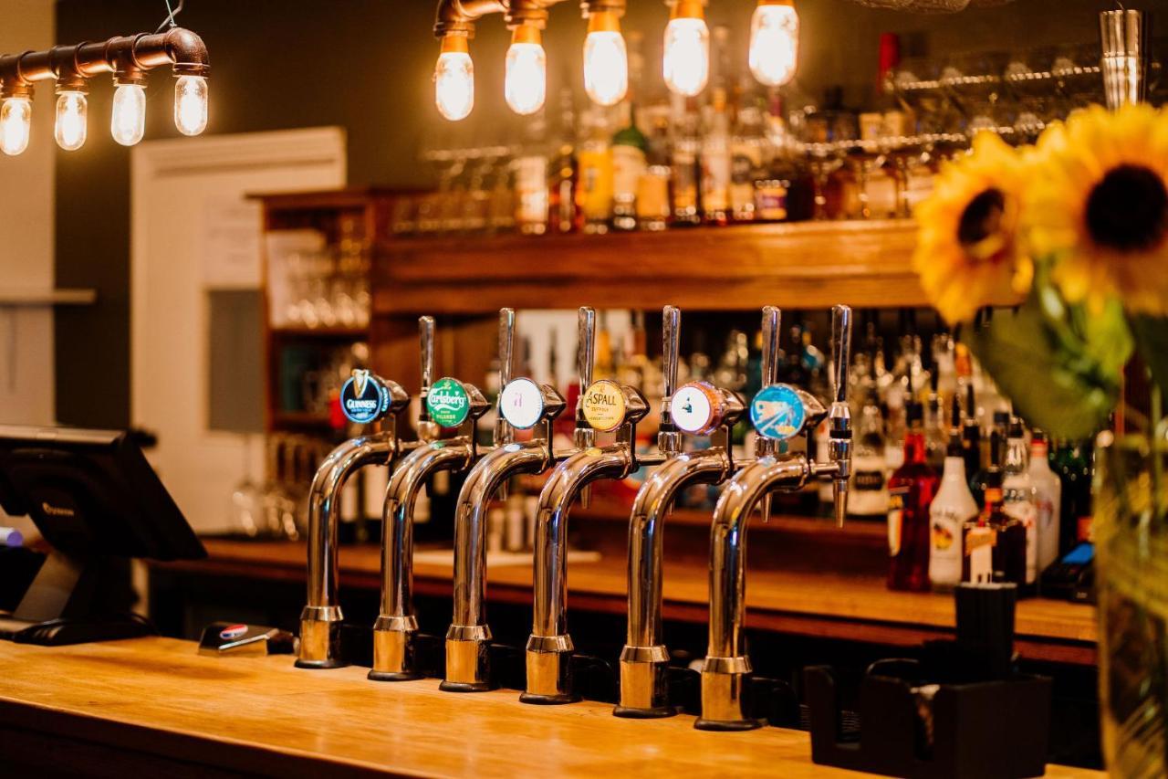 The Cricketers Arms Hotel Quendon Buitenkant foto
